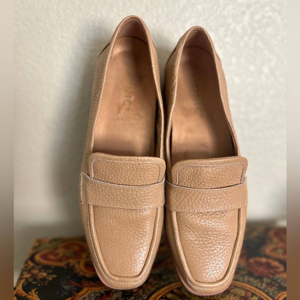 Vionic Beige/Tan Leather Penny Loafers size 6